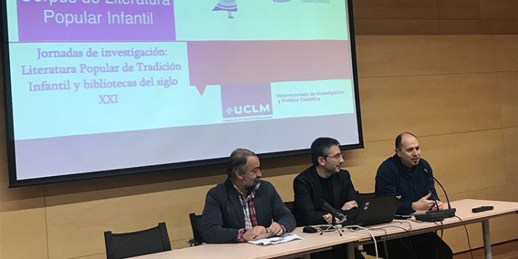 Docentes, universitarios y especialistas participan en la jornada ‘Literatura Popular de Tradición Infantil y bibliotecas del siglo XXI’ Docentes, universitarios y especialistas participan en la jornada ‘Literatura Popular de Tradición Infantil y bibliotecas del siglo XXI’