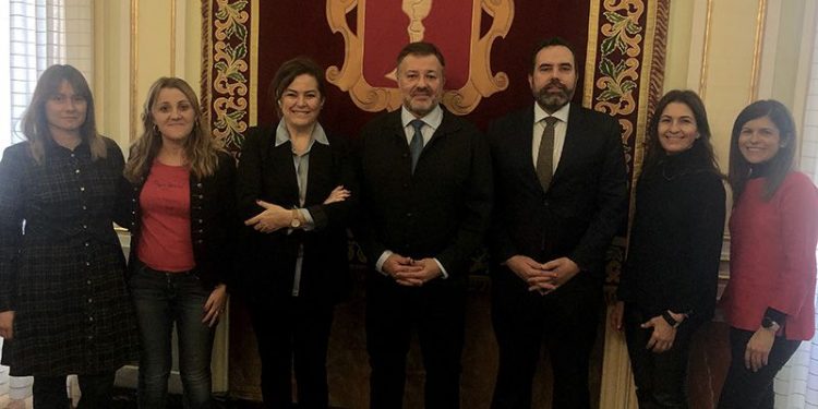 El alcalde de Cuenca da la bienvenida al nuevo delegado de Unicef en Cuenca, Juan Serrapio