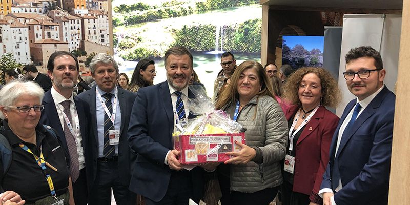 El Ayuntamiento sortea cuatro lotes de productos conquenses entre los visitantes al stand de Cuenca