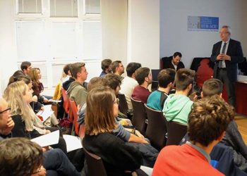 El Colegio de Ingenieros de Caminos acerca a los estudiantes de la UCLM su labor diaria y las ventajas de ser colegiado