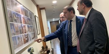 El Gobierno de Castilla-La Mancha y Correos estudian suscribir acuerdos para implementar servicios en el medio rural