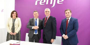 El Gobierno de Castilla-La Mancha y Renfe firman un acuerdo para implantar nuevos trenes turísticos en la región