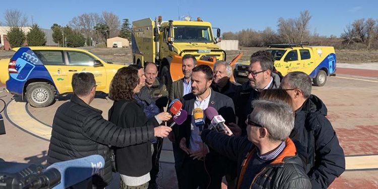 El Gobierno regional aumenta su presupuesto en medios aéreos y maquinaria pesada en 600.000 mil euros para la campaña de incendios forestales El Gobierno regional aumenta su presupuesto en medios aéreos y maquinaria pesada en 600.000 mil euros para la campaña de incendios forestales