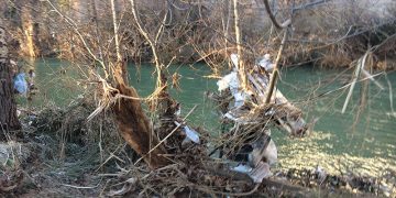 El río Júcar muestra, tras la riada, su cara más fea a su paso por Cuenca