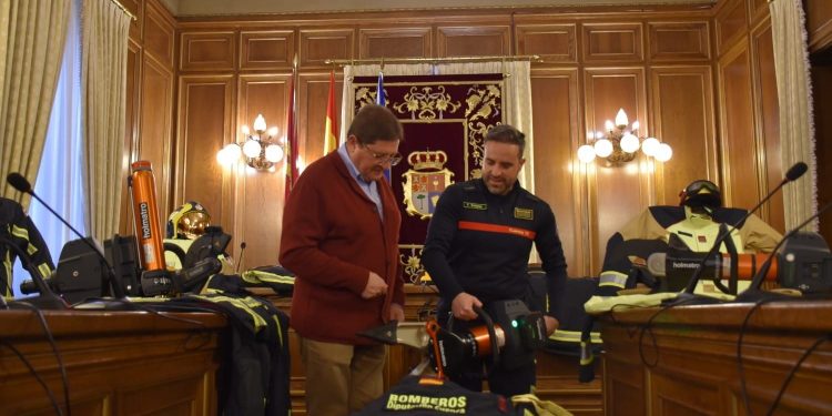 La Diputación de Cuenca invierte 205.000 euros y pone al servicio de bomberos “a la vanguardia” a nivel nacional en equipamiento