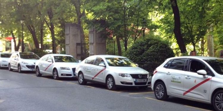 La Federación Regional del Taxi y el Instituto de la Mujer colaborarán para atender desplazamientos especiales en caso de violencia de género La Federación Regional del Taxi y el Instituto de la Mujer colaborarán para atender desplazamientos especiales en caso de violencia de género