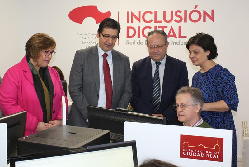 La Junta pone a disposición de diputaciones y ayuntamientos 9,5 millones para duplicar los Puntos de Inclusión Digital