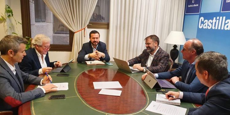 La Junta refuerza su colaboración con los operadores locales para extender la banda ancha de última generación a toda la región La Junta refuerza su colaboración con los operadores locales para extender la banda ancha de última generación a toda la región