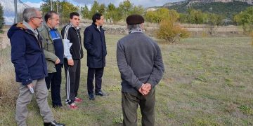 Martínez Chana visita los terrenos donde se ubicará el próximo parque de bomberos de Priego