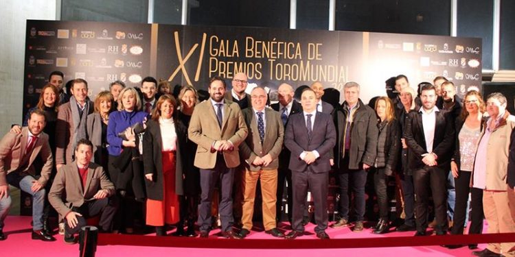 Núñez afirma que defenderá los toros y la caza frente al Gobierno de Sánchez por ser dos actividades muy arraigadas social y económicamente en la región Núñez afirma que defenderá los toros y la caza frente al Gobierno de Sánchez por ser dos actividades muy arraigadas social y económicamente en la región