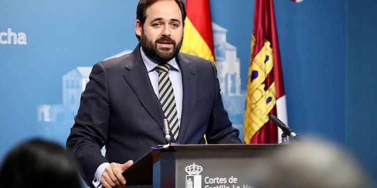 Núñez propone deducciones a las familias numerosas, a la escolarización infantil y una bajada media de 7 puntos del IRPF Núñez propone deducciones a las familias numerosas, a la escolarización infantil y una bajada media de 7 puntos del IRPF