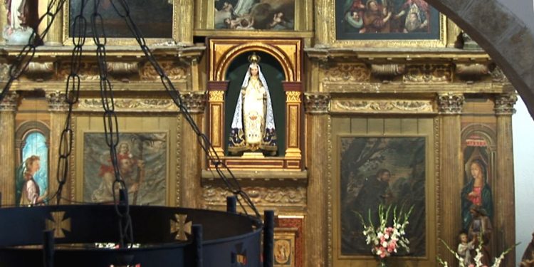 María del Rosario Arcos restaura, en Las Majadas, un lienzo de San Benito y dos relieves: la adoración de los Magos y la de los Pastores. María del Rosario Arcos restaura, en Las Majadas, un lienzo de San Benito y dos relieves: la adoración de los Magos y la de los Pastores.