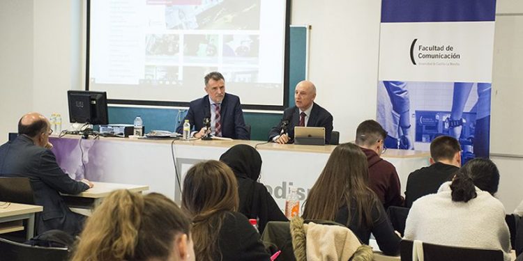 El presidente del Tribunal Superior de Justicia de la región comparte con alumnos de Periodismo de la UCLM la problemática judicial El presidente del Tribunal Superior de Justicia de la región comparte con alumnos de Periodismo de la UCLM la problemática judicial