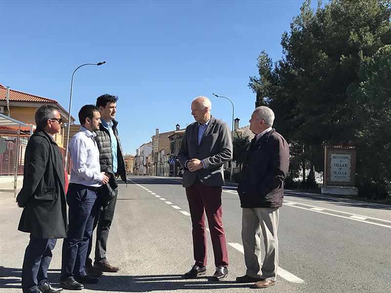 El subdelegado del Gobierno en Cuenca visita las obras de seguridad vial realizadas en la travesía de Villar de Olalla