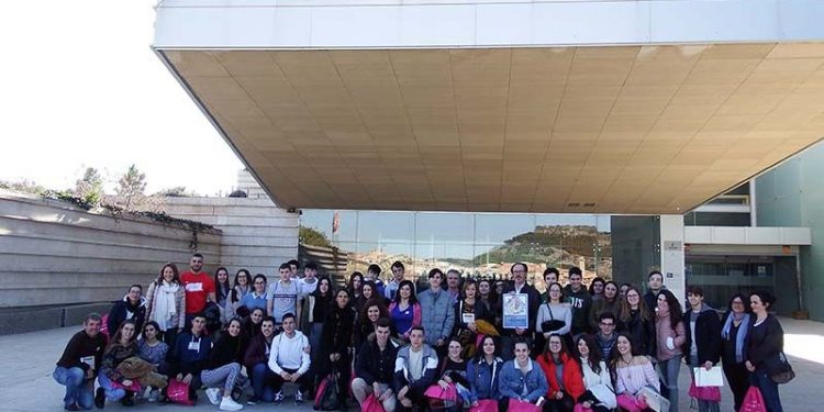 Fernando Priego del IES Alfonso VIII y Elena Palomo del IES Fernando Zóbel ganadores de la XI Olimpiada de Geología celebrada en el MUPA