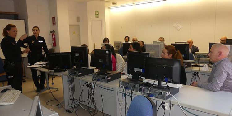 La Policía Nacional enseña a los empresarios de Cuenca el modo de prevenir los delitos más habituales