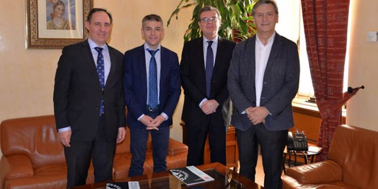 La UCLM y el Colegio de Ingenieros Industriales de Ciudad Real intensificarán su colaboración para potenciar el desarrollo tecnológico empresarial de la región La UCLM y el Colegio de Ingenieros Industriales de Ciudad Real intensificarán su colaboración para potenciar el desarrollo tecnológico empresarial de la región