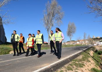 Martínez Chana inaugura la rehabilitación de la carretera que une Albaladejo del Cuende con la CM-9214