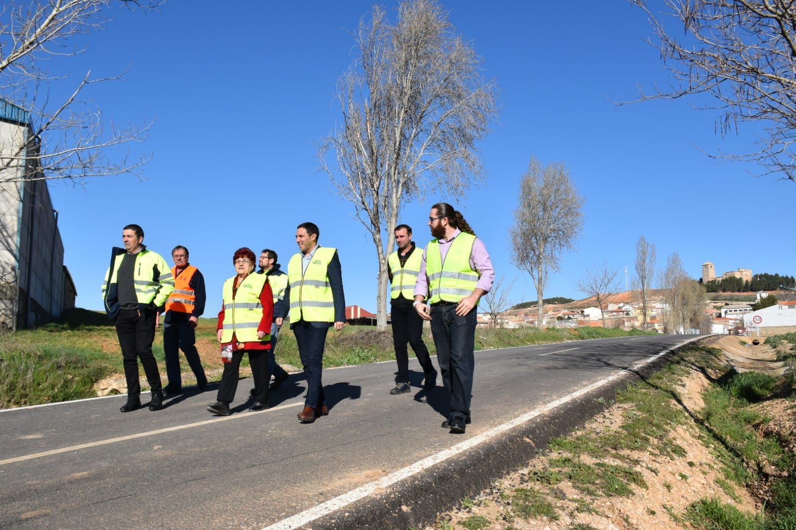 Martínez Chana inaugura la rehabilitación de la carretera que une Albaladejo del Cuende con la CM-9214