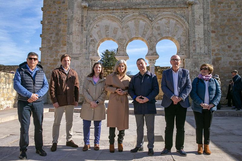 Page muestra su apoyo a las casas regionales de Castilla-La Mancha repartidas por España con el compromiso de visitarlas todas