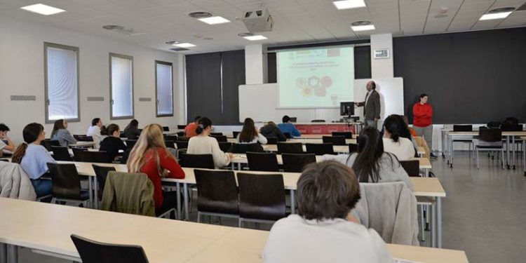 Un total de 70 estudiantes de Bachillerato disputan la XV Olimpiada Regional de Biología en las facultades de Medicina de la UCLM Un total de 70 estudiantes de Bachillerato disputan la XV Olimpiada Regional de Biología en las facultades de Medicina de la UCLM