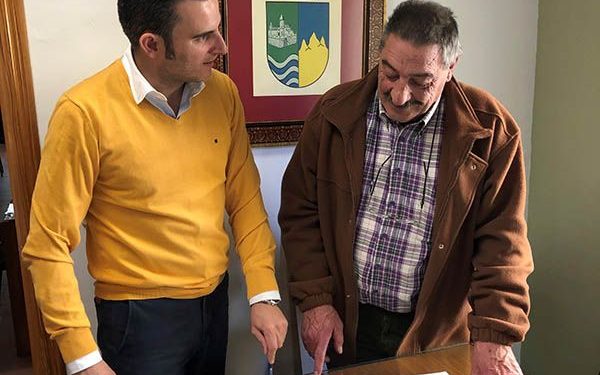 Villalba de la Sierra expone sus posibilidades al técnico de la oficina de atención al inversor de Invierte en Cuenca Villalba de la Sierra expone sus posibilidades al técnico de la oficina de atención al inversor de Invierte en Cuenca