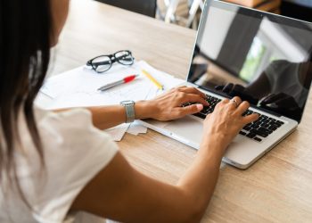 La patronal conquense propone la formación on line a empresas y trabajadores para seguir formándose