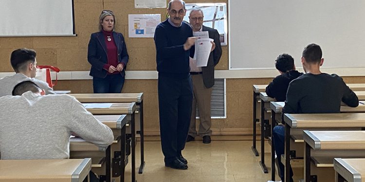 Dos estudiantes de Toledo y uno de Ciudad Real representarán a la región en la fase nacional de la Olimpiada de Química Dos estudiantes de Toledo y uno de Ciudad Real representarán a la región en la fase nacional de la Olimpiada de Química
