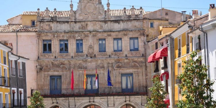 El Ayuntamiento de Cuenca cierra sus dependencias administrativas y suspende la atención al público y los registros presenciales