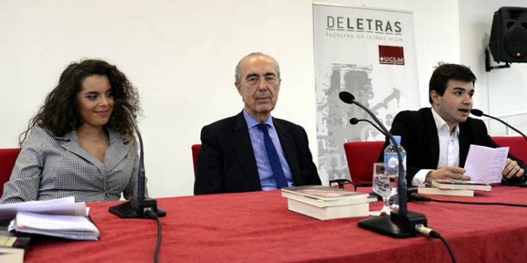 El escritor Luis Alberto de Cuenca afirma en la UCLM que las redes sociales han propiciado el renacer de la poesía El escritor Luis Alberto de Cuenca afirma en la UCLM que las redes sociales han propiciado el renacer de la poesía