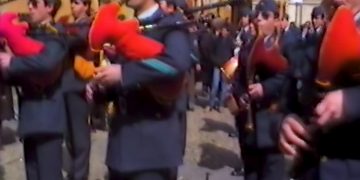 1983. Vídeo. La Banda de Cornetas, Tambores y Gaitas del Ejército del Aire abre procesión “En el Calvario”