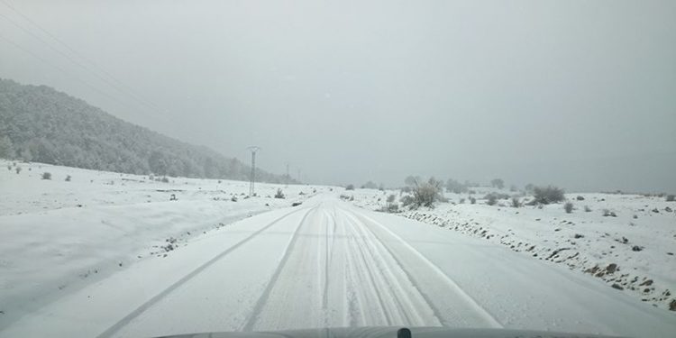 La Diputación de Cuenca ha movilizado esta mañana cinco camiones quitanieves y la situación en la red provincial está controlada