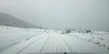 La Diputación de Cuenca pone a trabajar a cinco camiones quitanives y una máquina ante las precipitaciones de este lunes