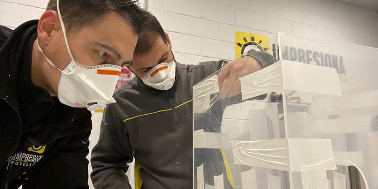 La UCLM diseña cajas para proteger a los sanitarios en el proceso de intubación de pacientes con coronavirus La UCLM diseña cajas para proteger a los sanitarios en el proceso de intubación de pacientes con coronavirus