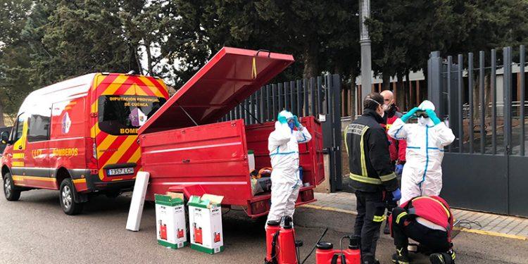 Los bomberos de la Diputación de Cuenca se ponen a disposición de las autoridades sanitarias para actuar en edificios de riesgo
