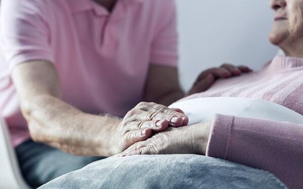 Los capellanes del Hospital de Cuenca ofrecen las 24 horas del día apoyo espiritual a enfermos, familiares y a todo el personal sanitario