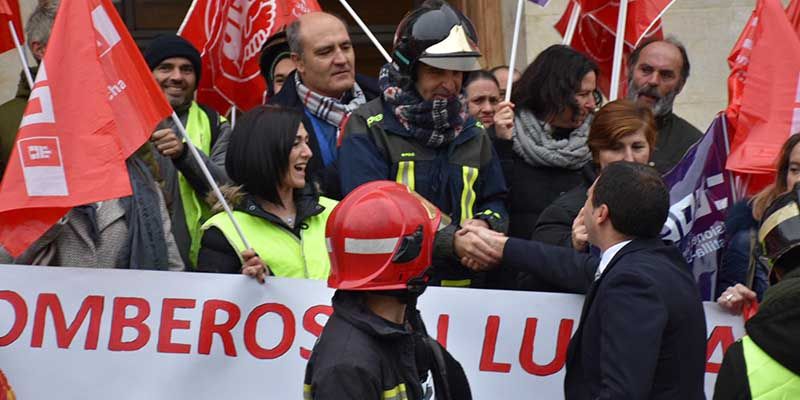Martínez Chana plantea a los responsables sindicales de los bomberos un calendario de trabajo para encontrar soluciones