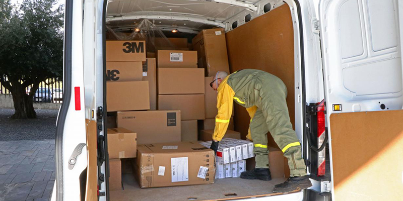 El Gobierno de Castilla-La Mancha continúa distribuyendo artículos de protección para los profesionales y ya se han repartido cerca de 8,3 millones