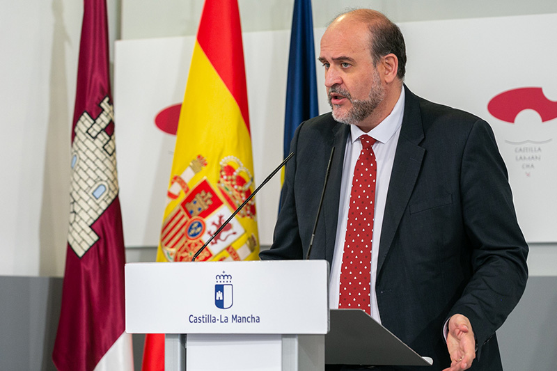 El Gobierno de Castilla-La Mancha plantea una ley de medidas urgentes que simplifique los trámites a las empresas que quieran instalarse en la región
