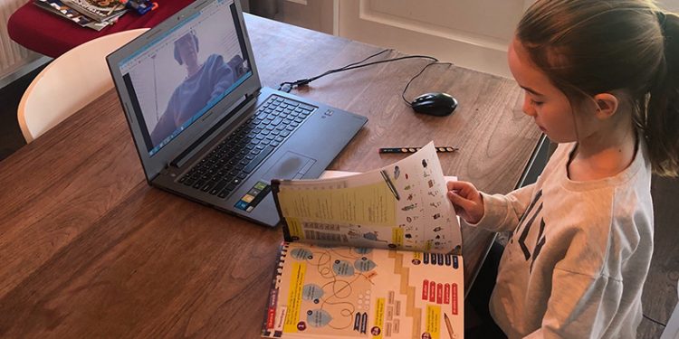 Niñeras virtuales en Castilla-La Mancha: una solución para conciliar trabajo y familia durante el confinamiento Niñeras virtuales en Castilla-La Mancha: una solución para conciliar trabajo y familia durante el confinamiento