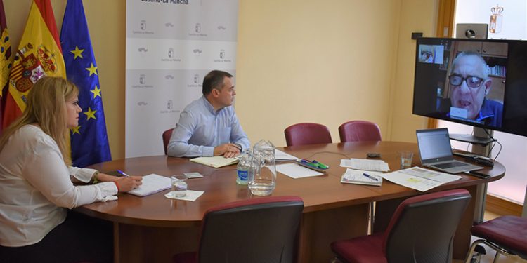 El Gobierno regional anima a los conquenses a apostar por las compras en el sector artesano de Cuenca