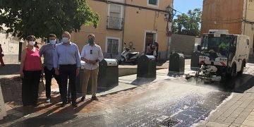 Continúa la limpieza integral barrio a barrio de Cuenca con medios adicionales: doce trabajadores más y máquinas específicas