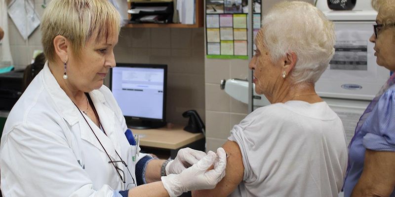 El Gobierno de Castilla-La Mancha pide a la población, sobre todo a la vulnerable, que se vacune frente a la gripe