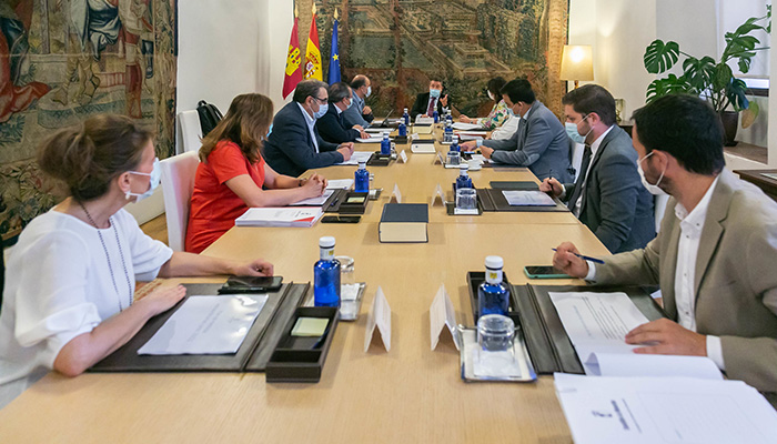 El Gobierno de Castilla-La Mancha realizará un cribado serológico a todos los profesionales de Educación
