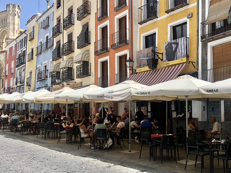 El Ayuntamiento de Cuenca amplía los horarios de las terrazas una hora de domingo a jueves y mantiene los del fin de semana