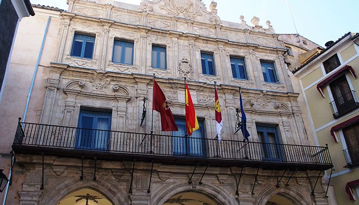 El programa Recual del Ayuntamiento de Cuenca se centra en actuaciones de mantenimiento en los colegios de la ciudad