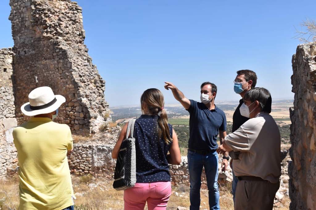 La Diputación de Cuenca comienza las obras de rehabilitación del castillo de Puebla de Almenara con un presupuesto de 140.000 euros