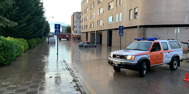 Bomberos, Protección Civil, Policía Local y Agentes de Movilidad intervienen en Cuenca en una veintena de incidentes a causa de la fuerte tormenta