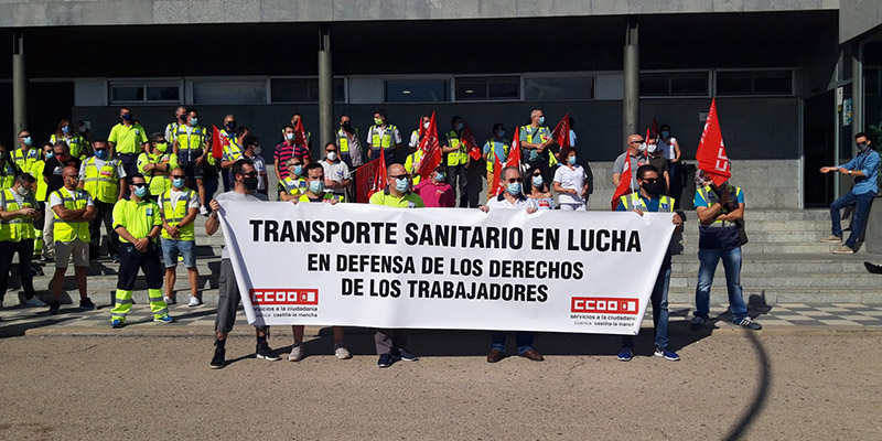 Concentración a las puertas del Hospital Virgen de la Luz en la tercera semana de huelga de ambulancias