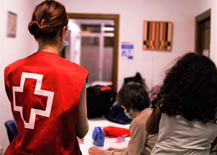Cruz Roja Cuenca insta a la sociedad a hacer voluntariado a través de una innovadora serie de televisión